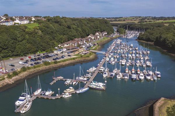 Clean Marina